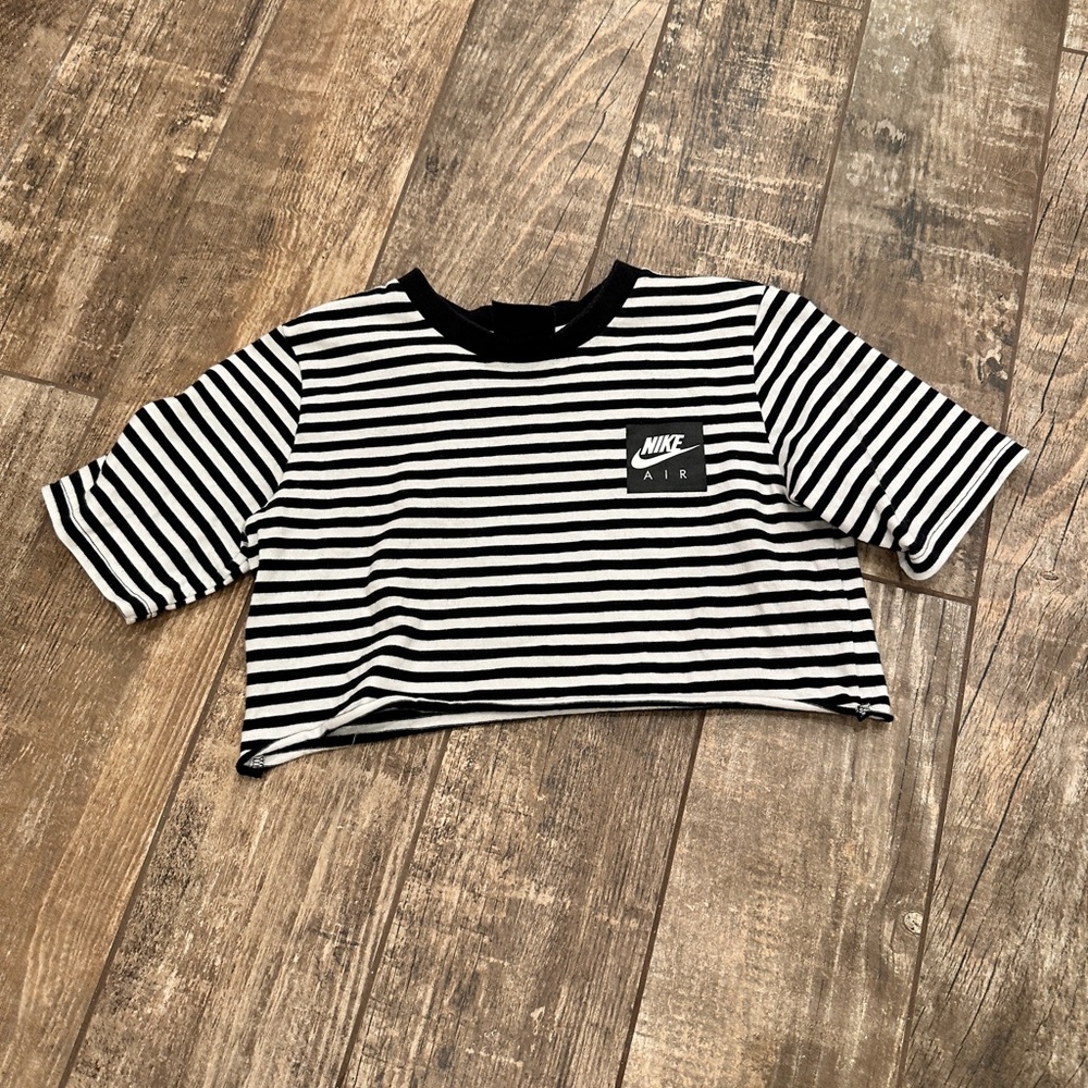 Nike Air Cropped T-shirt, black and white striped in a Youth Medium